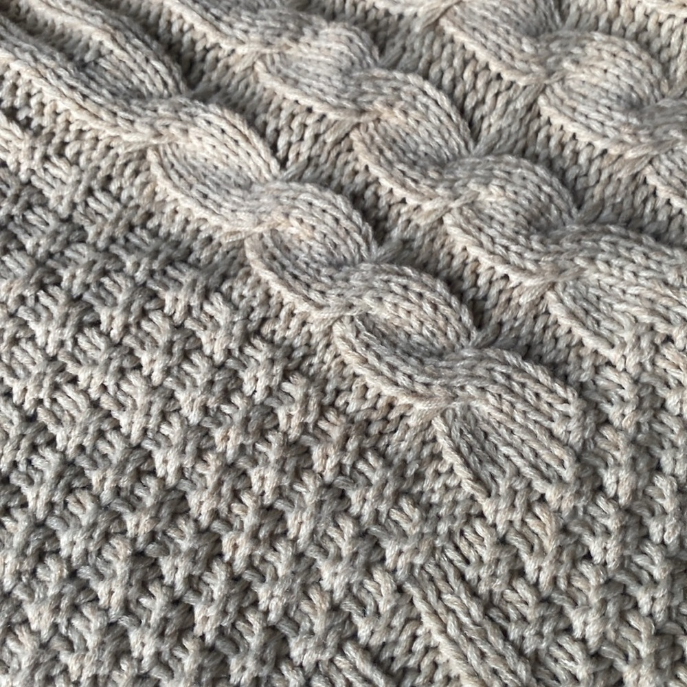 🎁Cream Knit Poncho with Fringe - Picture 4 of 6